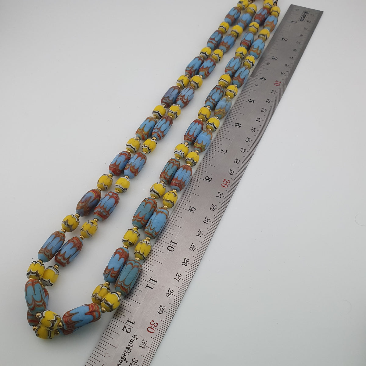 Collier de perles vénitiennes anciennes bleu ciel et jaunes