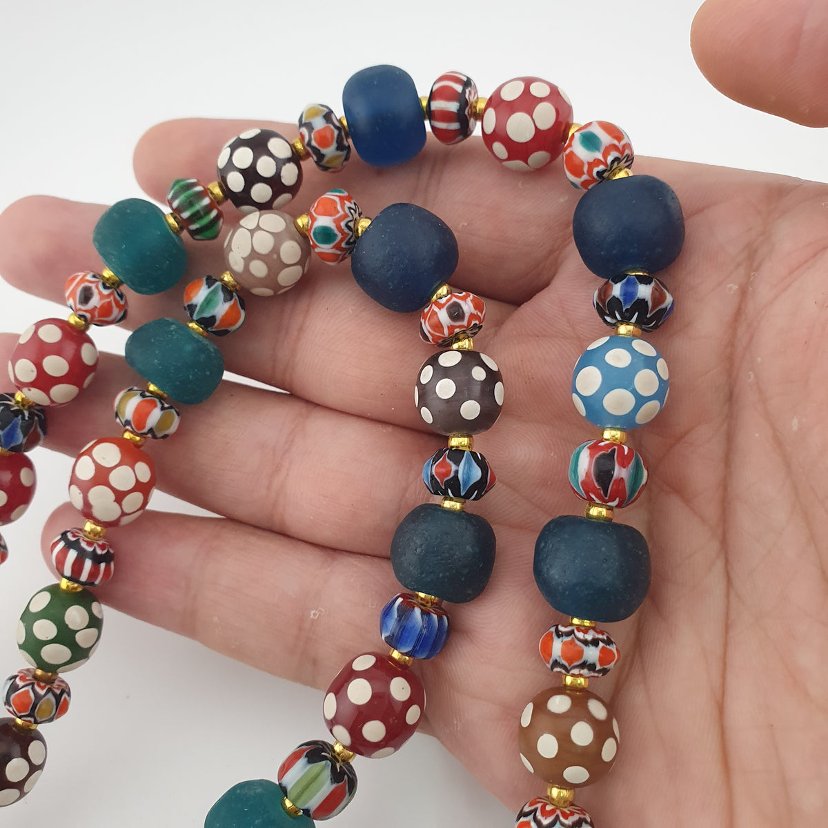 Collier de perles de verre vénitiennes anciennes, style africain, multicolores à pois et chevrons