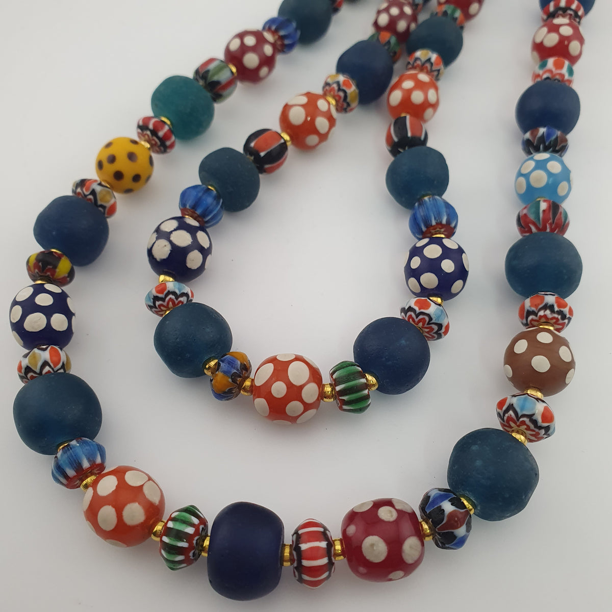 Collier de perles de verre vénitiennes anciennes, style africain, multicolores à pois et chevrons
