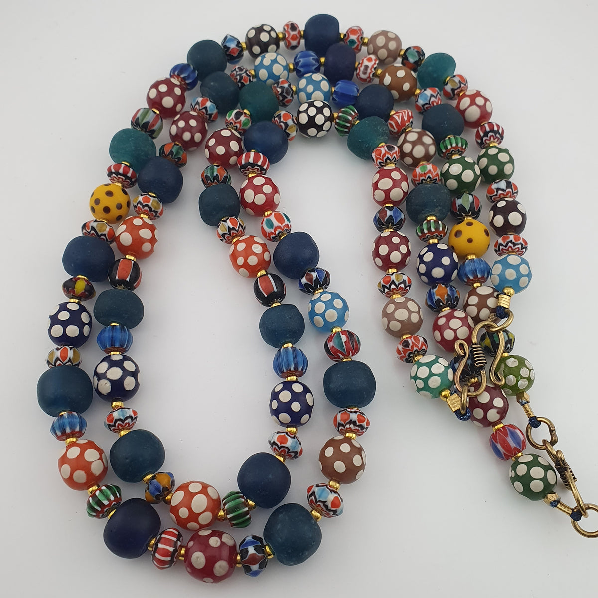 Collier de perles de verre vénitiennes anciennes, style africain, multicolores à pois et chevrons