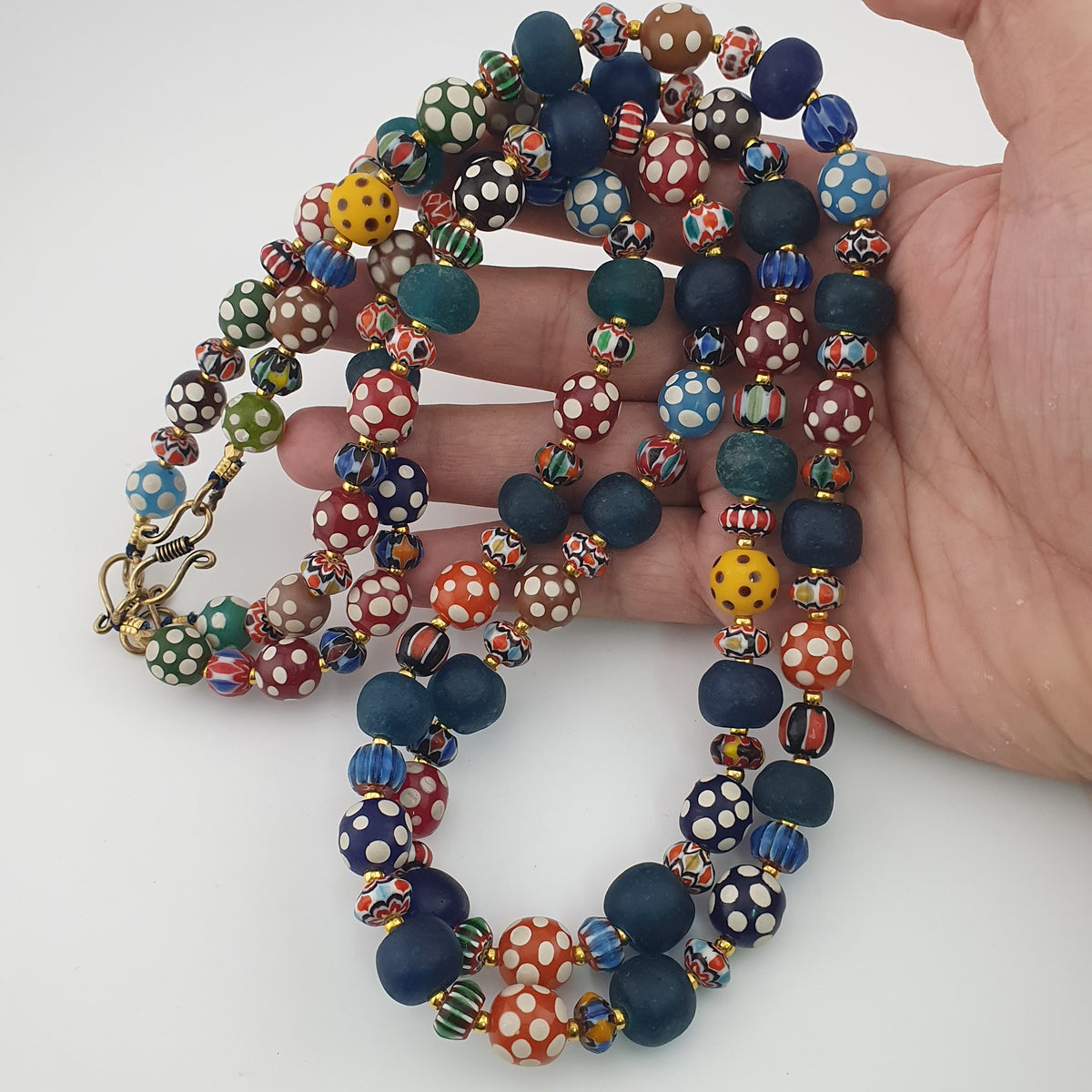 Collier de perles de verre vénitiennes anciennes, style africain, multicolores à pois et chevrons