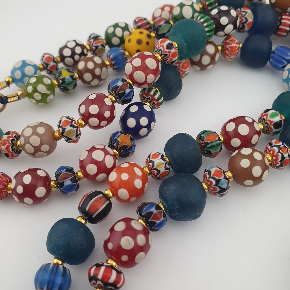 Collier de perles de verre vénitiennes anciennes, style africain, multicolores à pois et chevrons