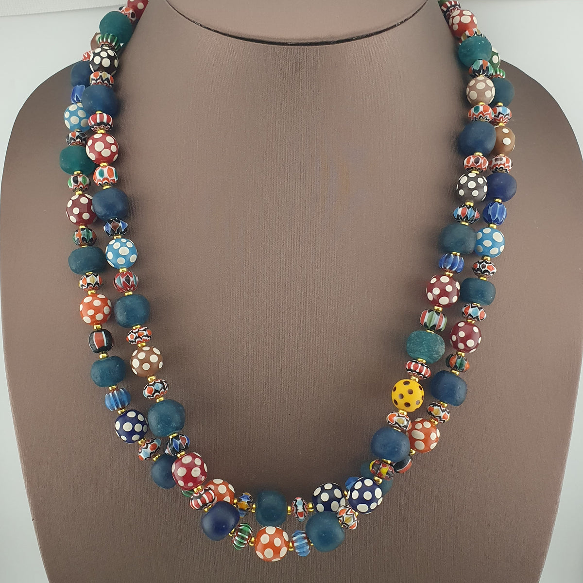 Collier de perles de verre vénitiennes anciennes, style africain, multicolores à pois et chevrons