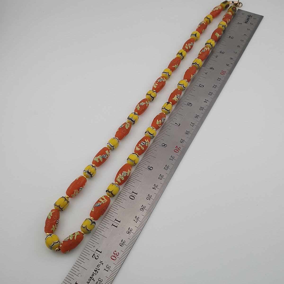 Collier de perles en verre jaune et orange floral, style vénitien ancien