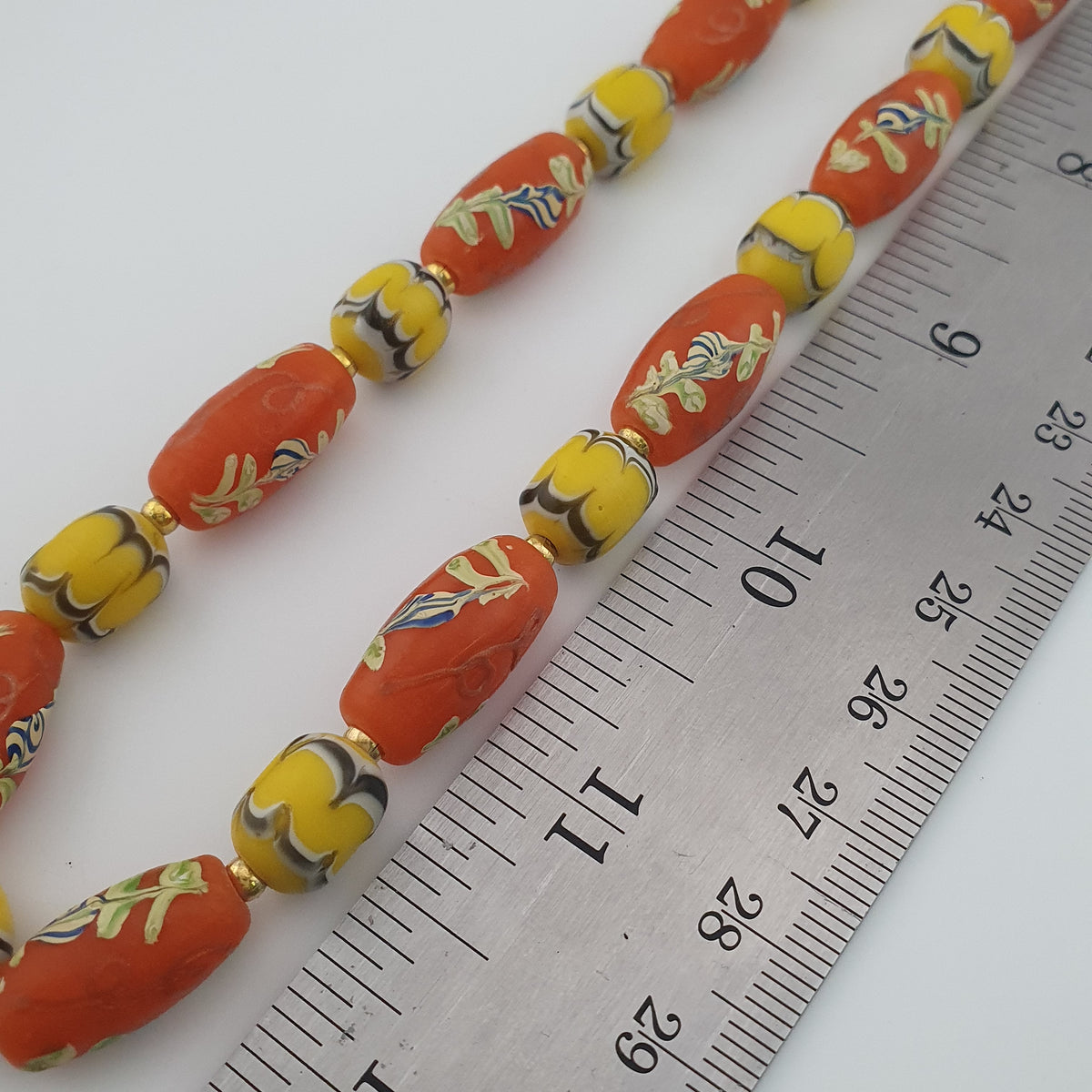 Collier de perles en verre jaune et orange floral, style vénitien ancien