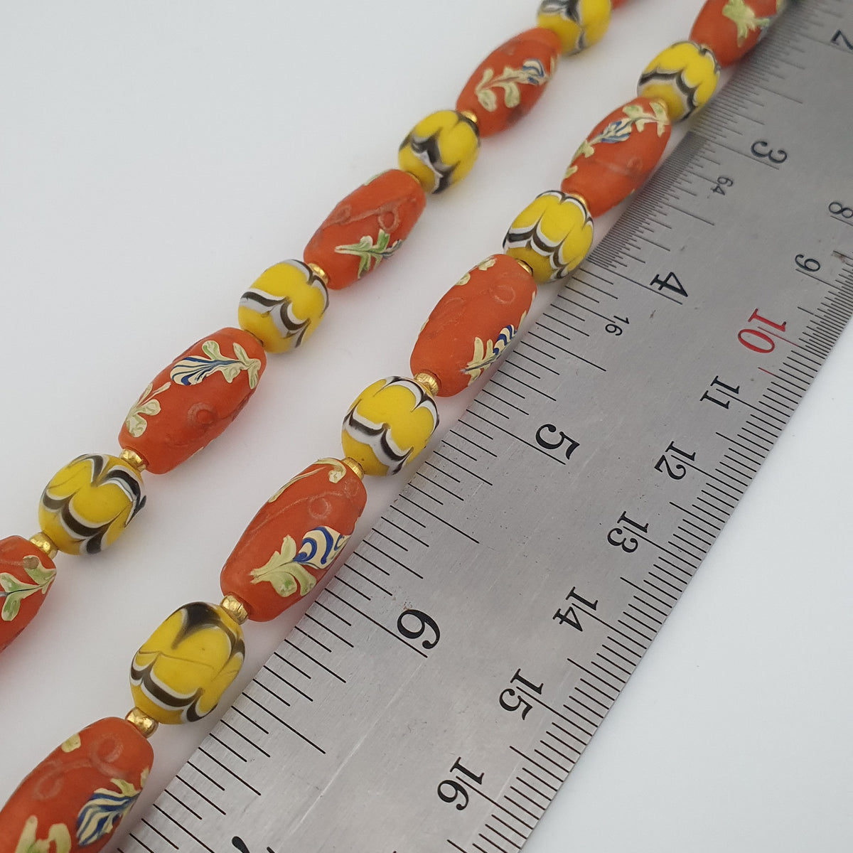 Collier de perles en verre jaune et orange floral, style vénitien ancien