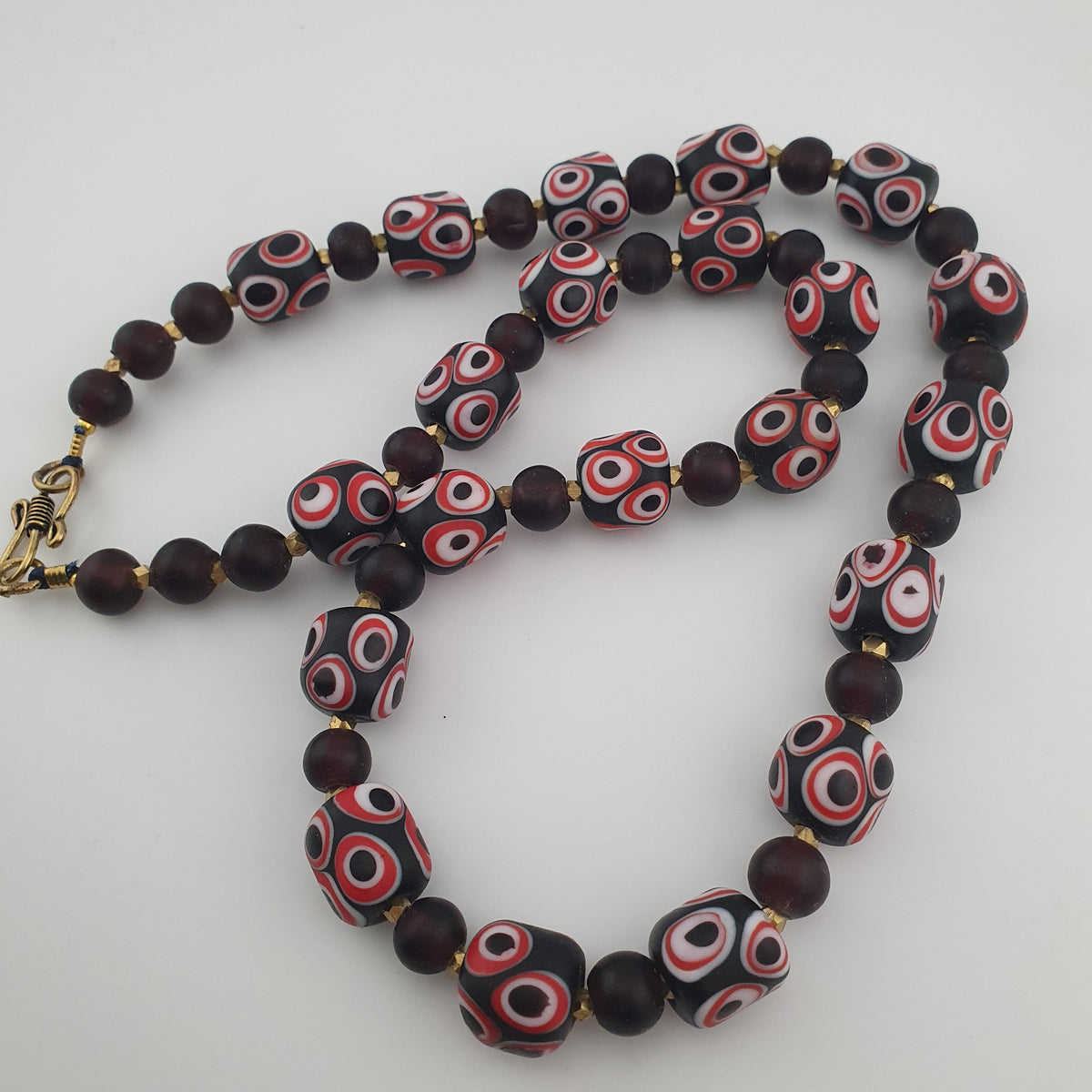 Collier de perles de verre millefiori vénitiennes antiques et perles de verre africaines