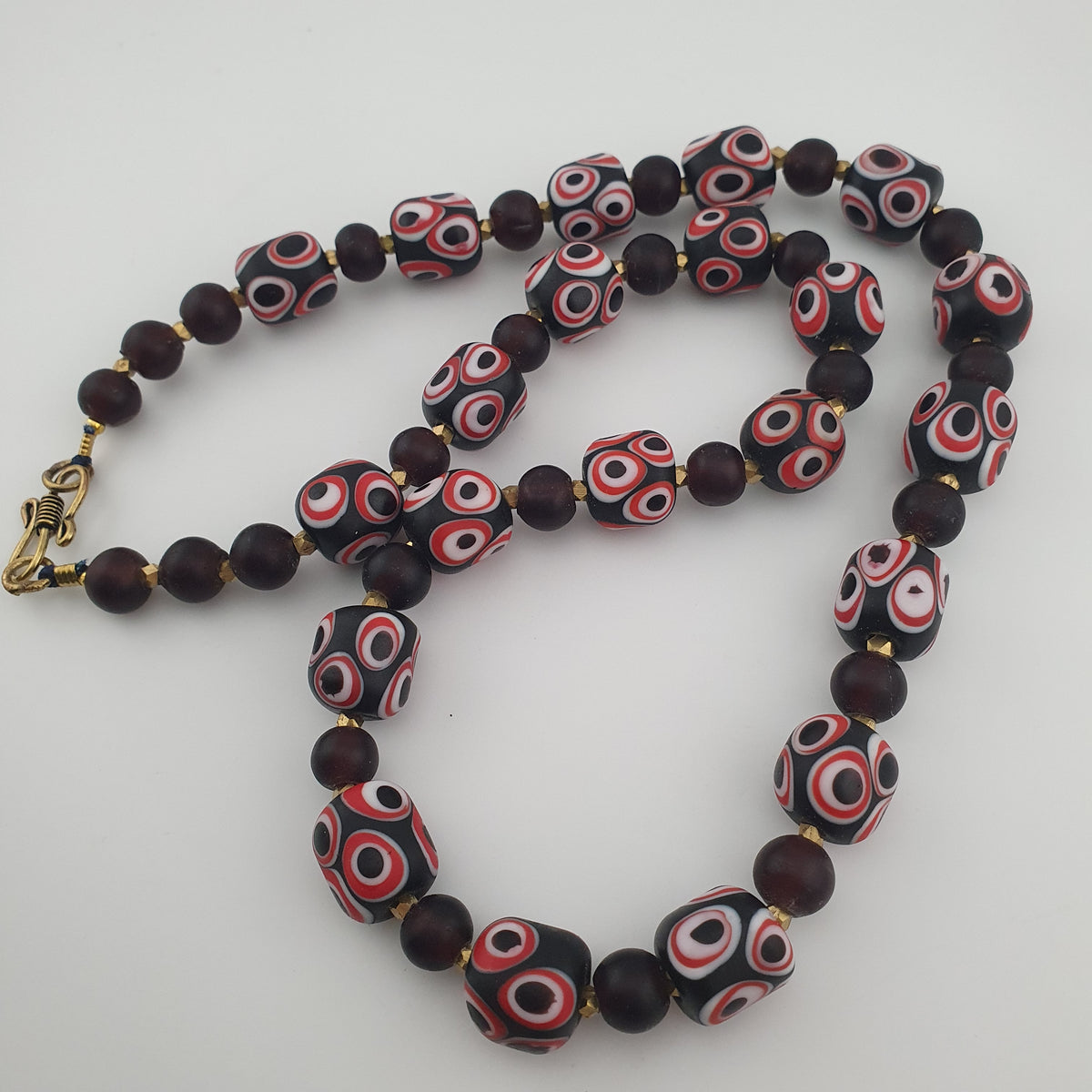 Collier de perles de verre millefiori vénitiennes antiques et perles de verre africaines