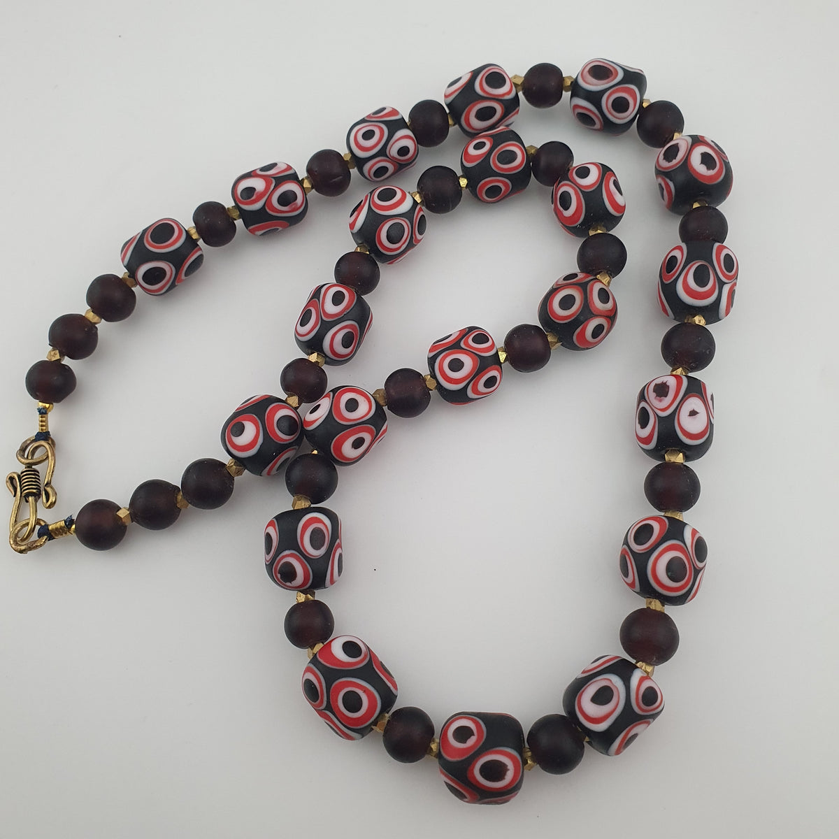 Collier de perles de verre millefiori vénitiennes antiques et perles de verre africaines