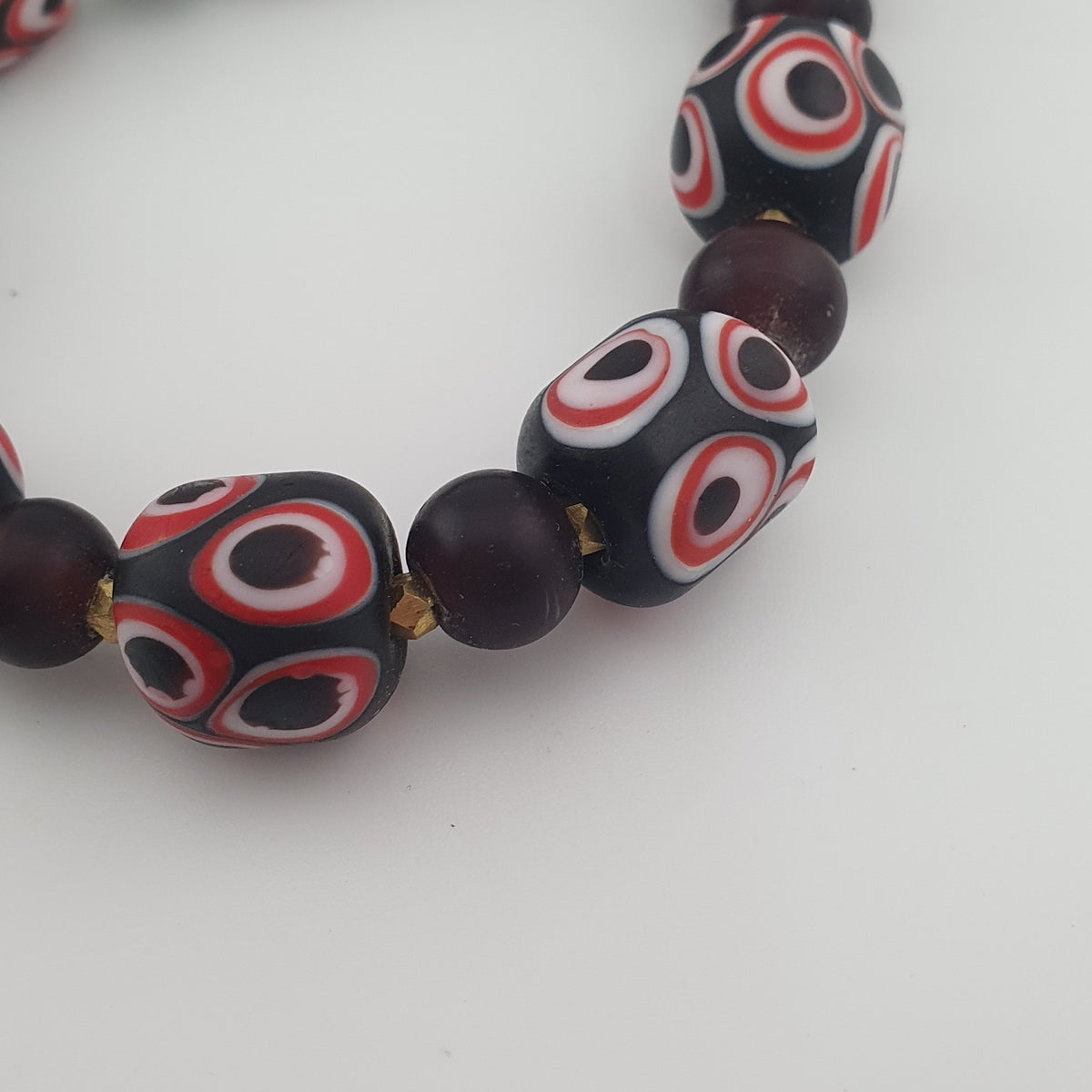 Collier de perles de verre millefiori vénitiennes antiques et perles de verre africaines