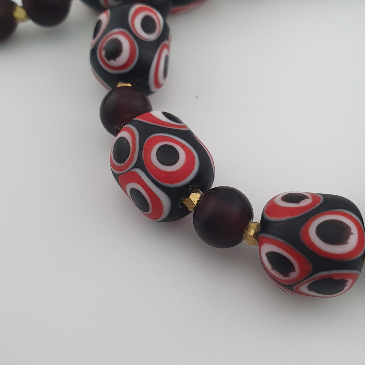 Collier de perles de verre millefiori vénitiennes antiques et perles de verre africaines