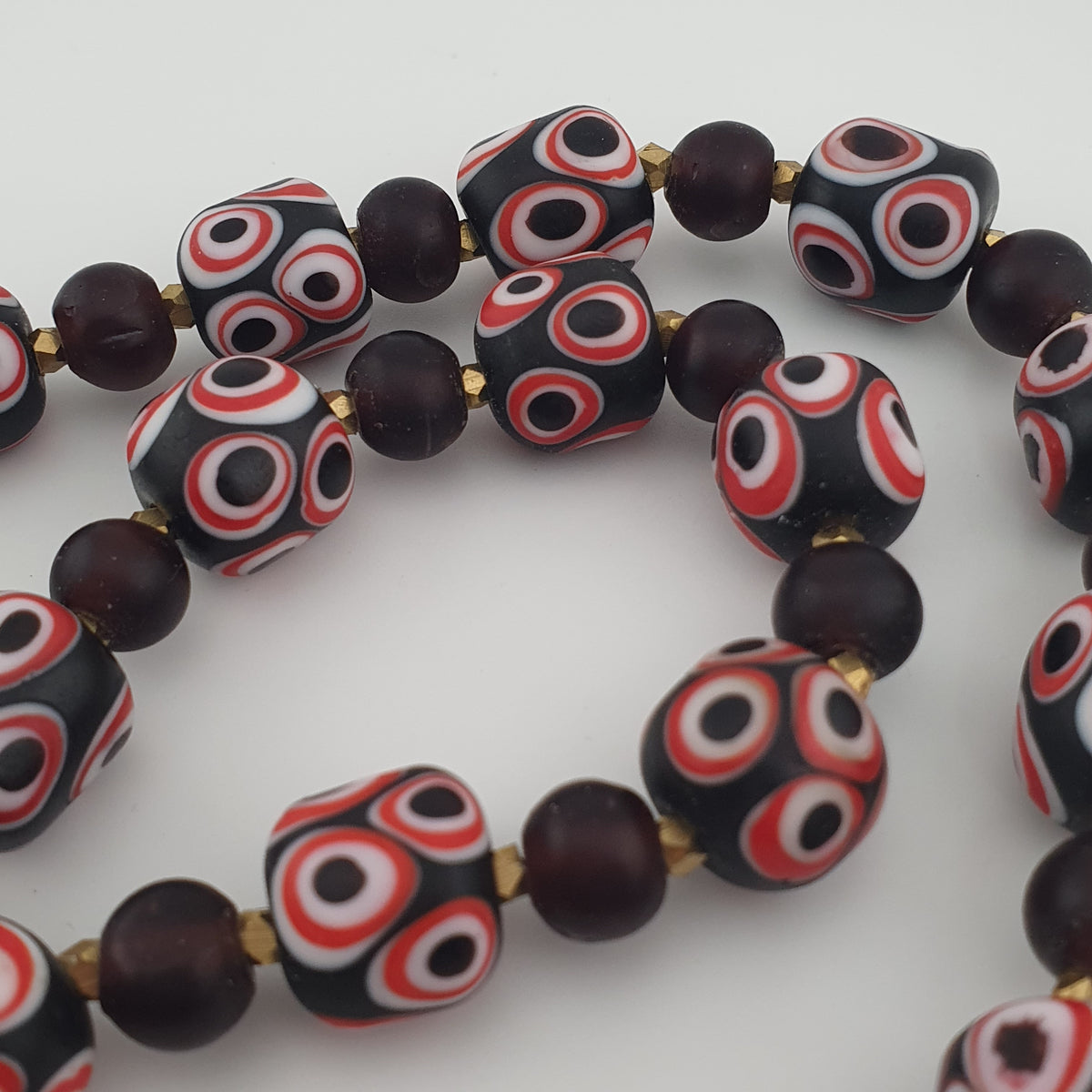 Collier de perles de verre millefiori vénitiennes antiques et perles de verre africaines