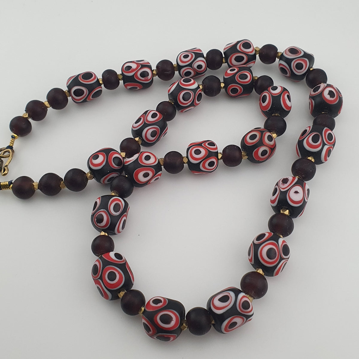 Collier de perles de verre millefiori vénitiennes antiques et perles de verre africaines