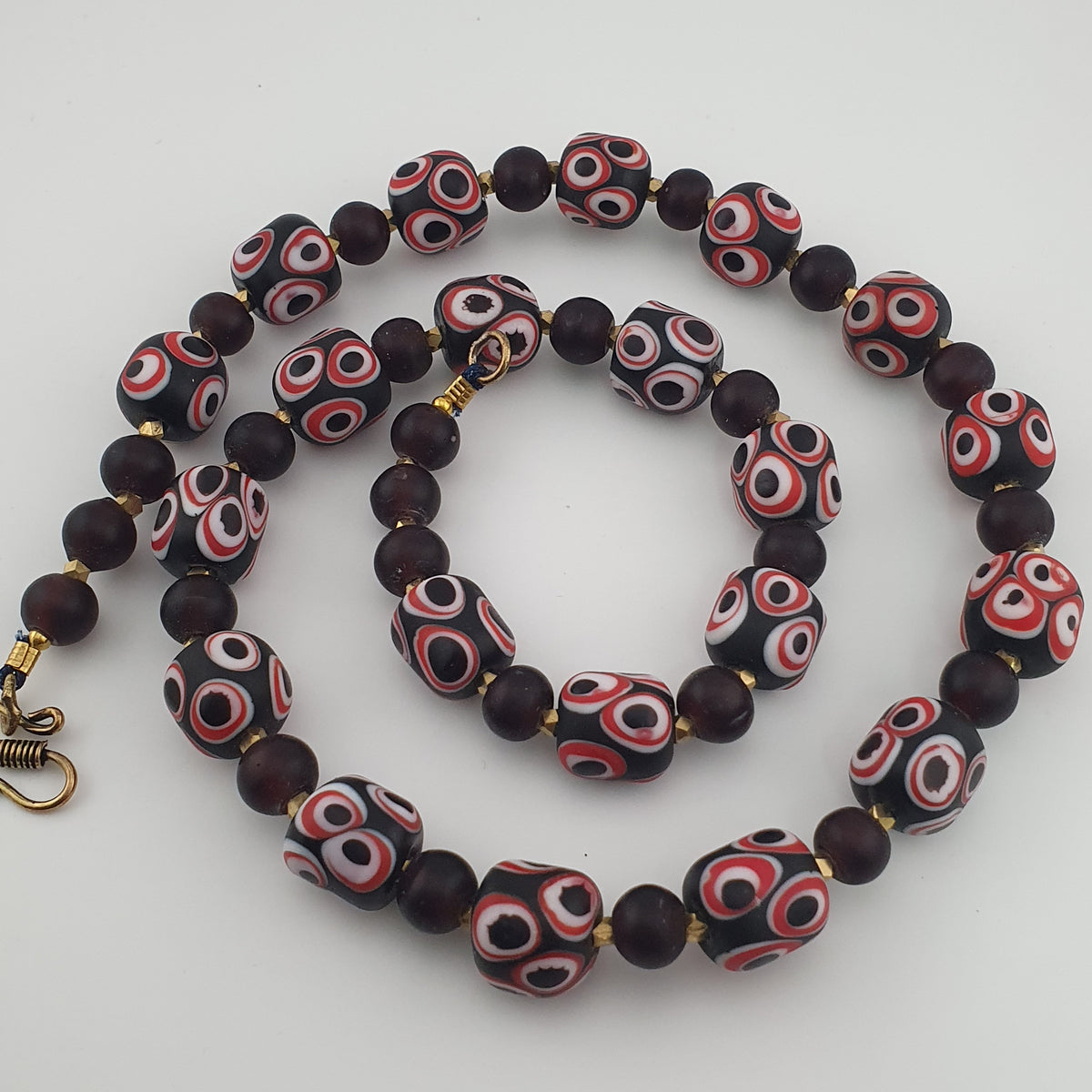 Collier de perles de verre millefiori vénitiennes antiques et perles de verre africaines