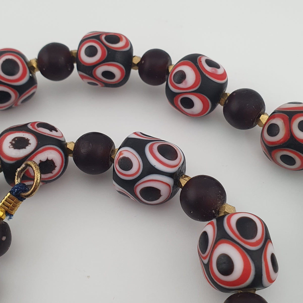 Collier de perles de verre millefiori vénitiennes antiques et perles de verre africaines
