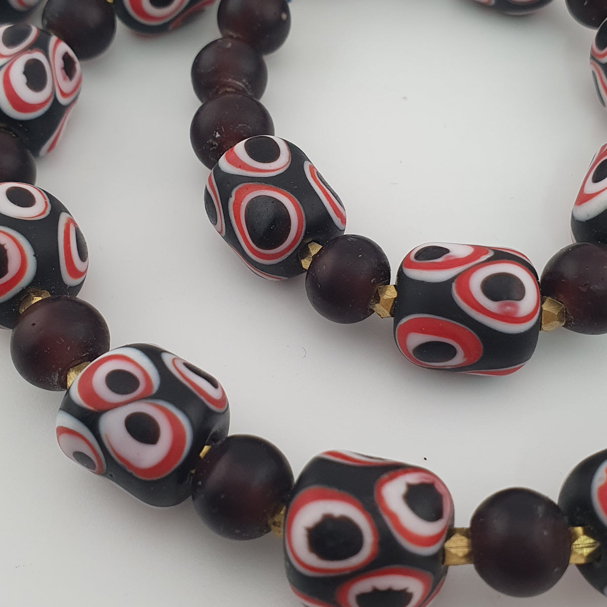 Collier de perles de verre millefiori vénitiennes antiques et perles de verre africaines