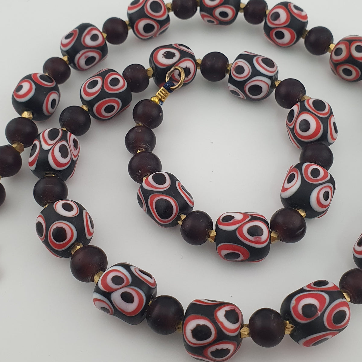 Collier de perles de verre millefiori vénitiennes antiques et perles de verre africaines