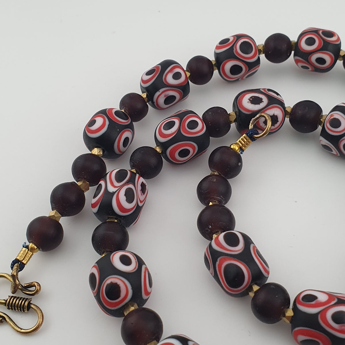 Collier de perles de verre millefiori vénitiennes antiques et perles de verre africaines