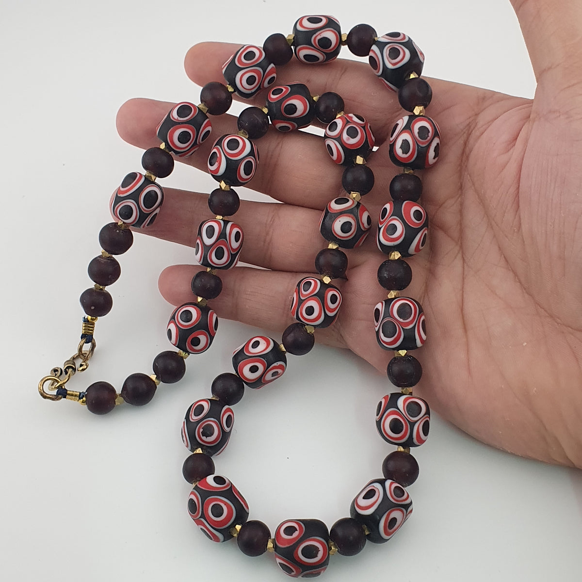 Collier de perles de verre millefiori vénitiennes antiques et perles de verre africaines