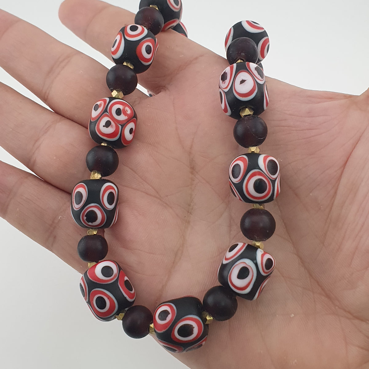 Collier de perles de verre millefiori vénitiennes antiques et perles de verre africaines