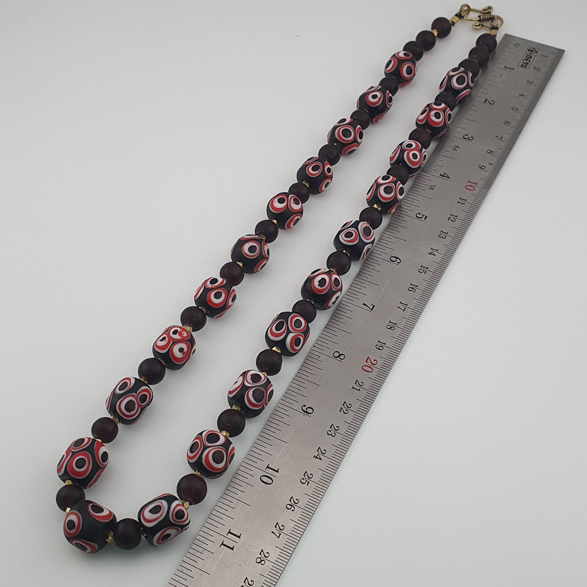 Collier de perles de verre millefiori vénitiennes antiques et perles de verre africaines