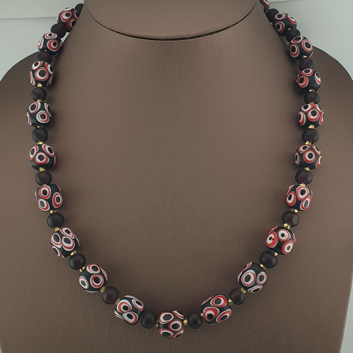 Collier de perles de verre millefiori vénitiennes antiques et perles de verre africaines