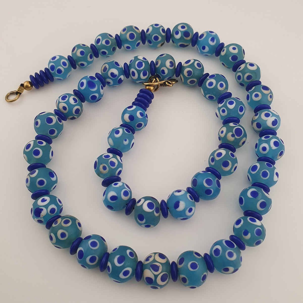 Collier de perles en verre bleues Mille Yeux de style vénitien ancien