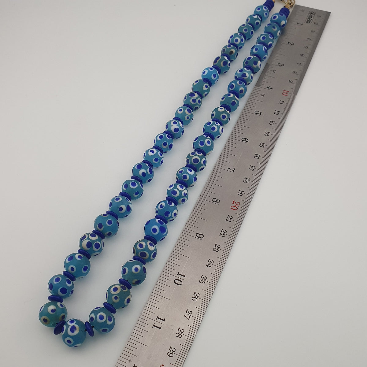 Collier de perles en verre bleues Mille Yeux de style vénitien ancien