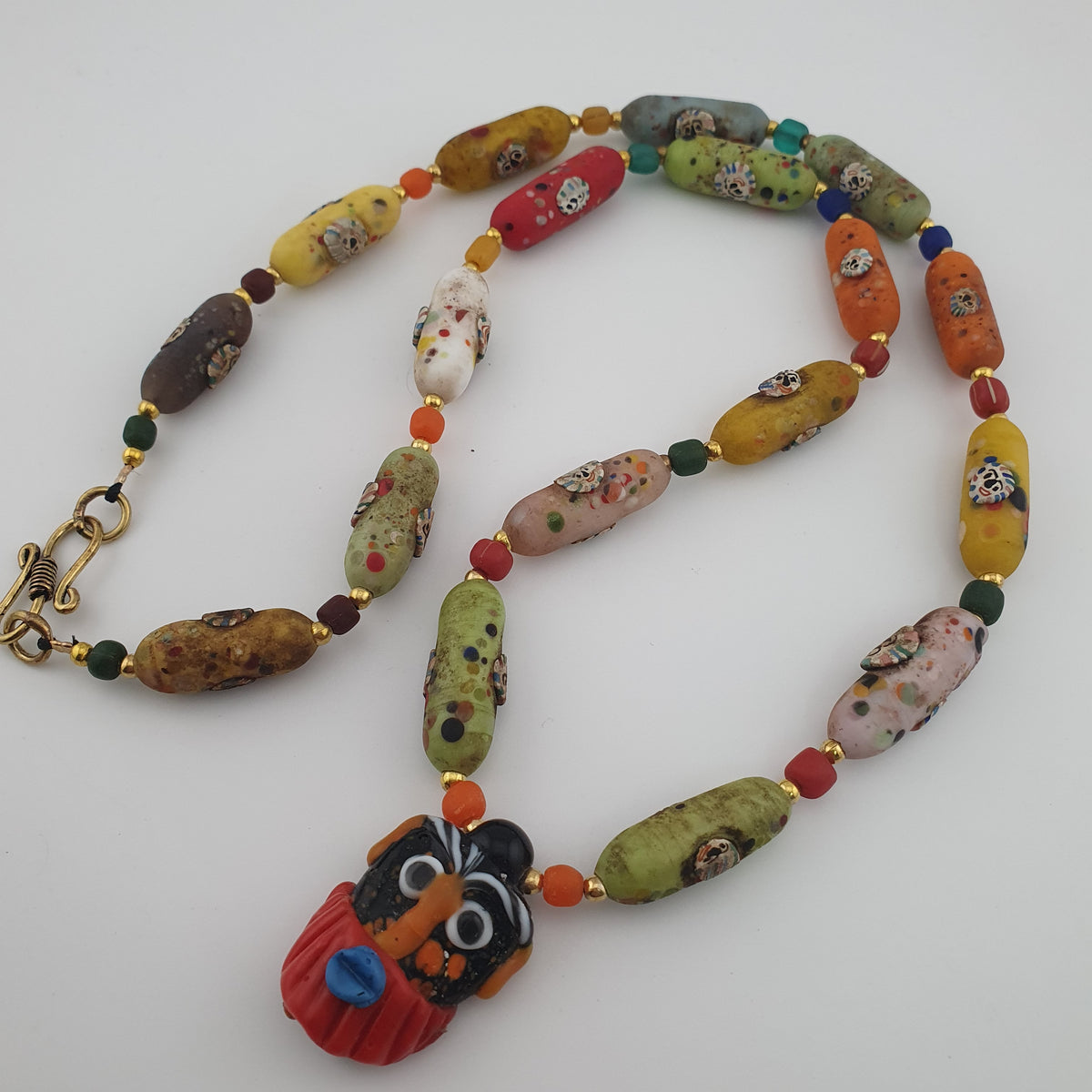 Collier ancien en perles de verre vénitien (26 pouces)