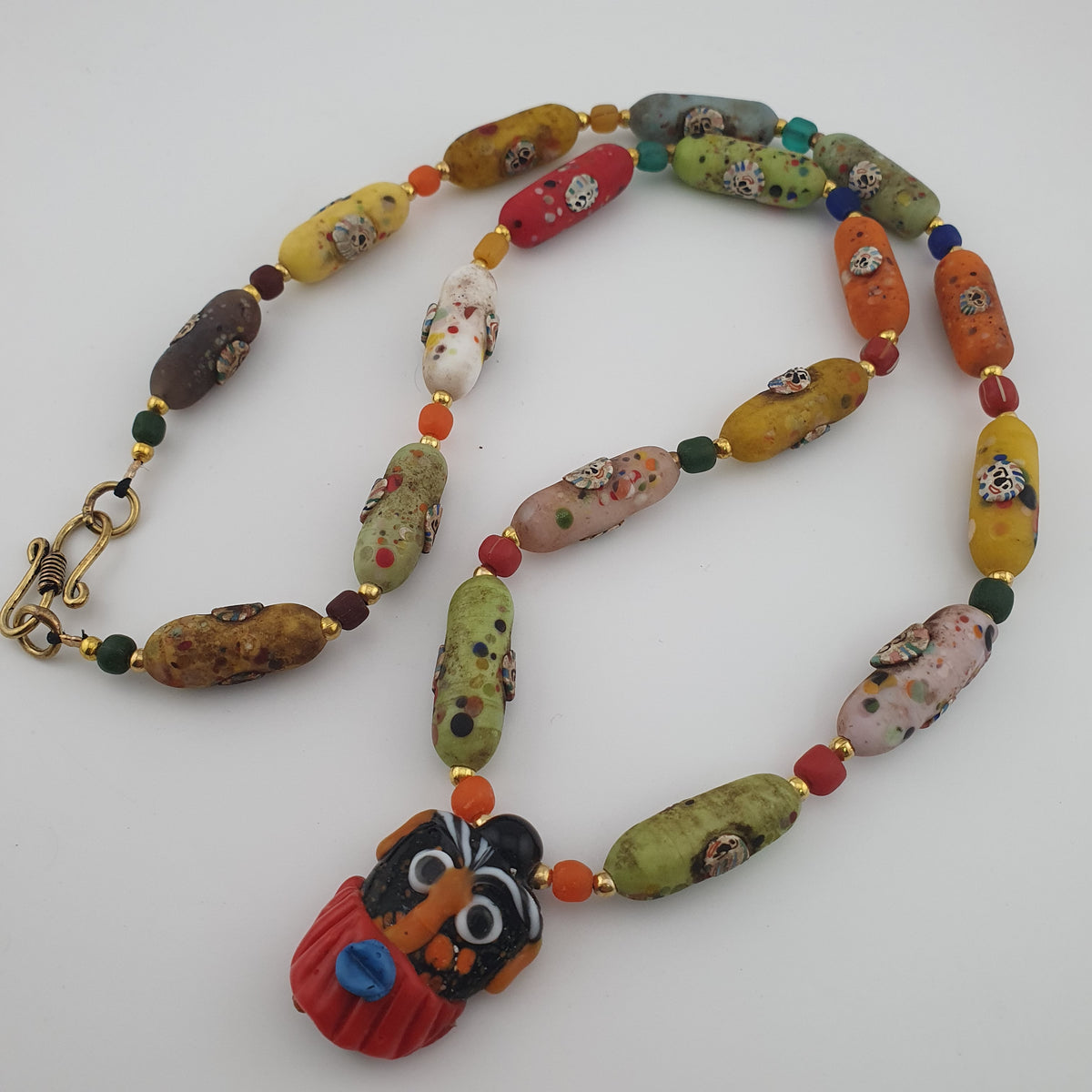 Collier ancien en perles de verre vénitien (26 pouces)