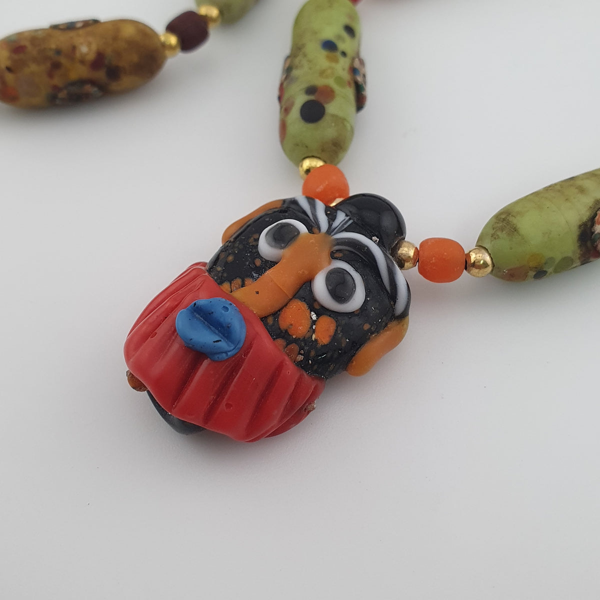 Collier ancien en perles de verre vénitien (26 pouces)