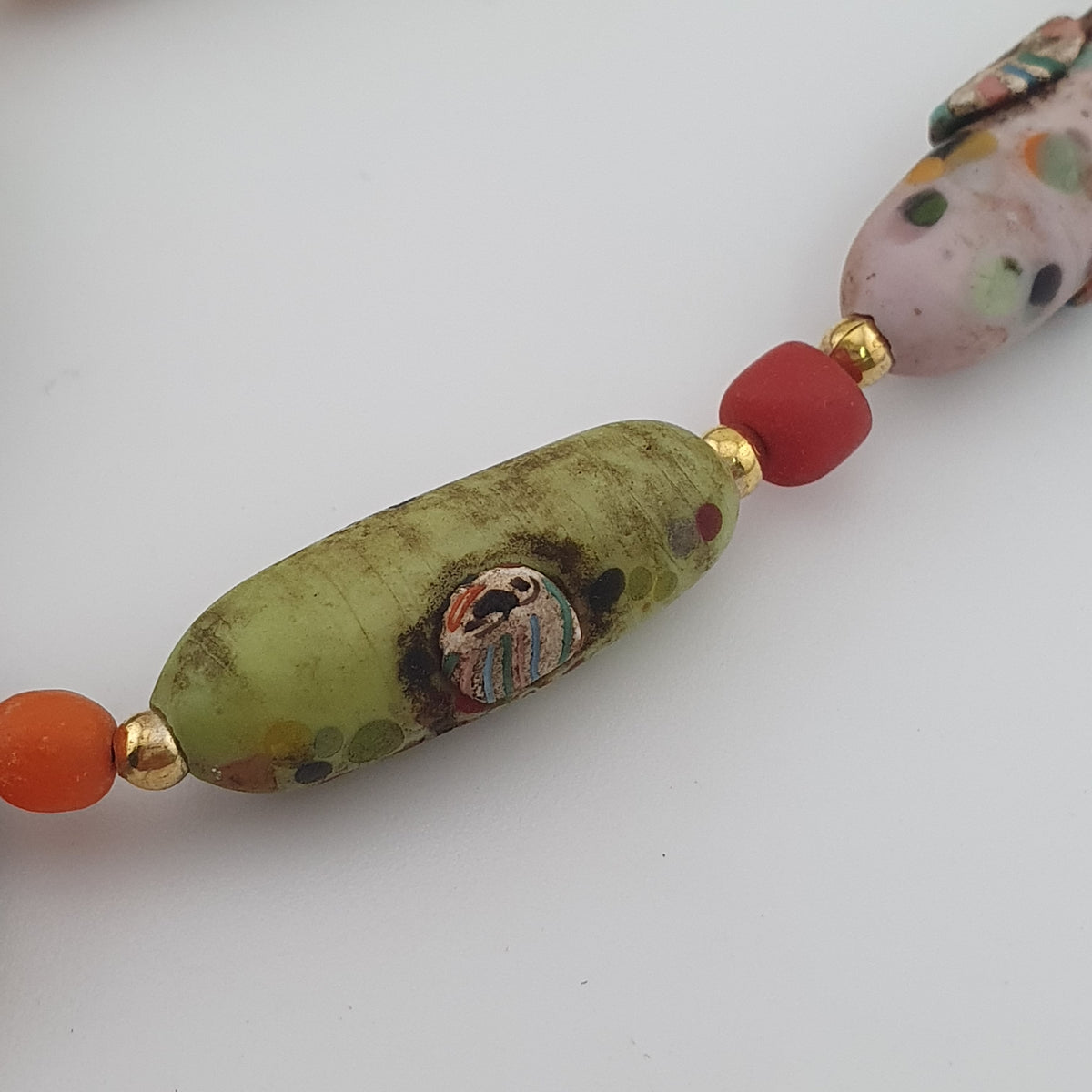 Collier ancien en perles de verre vénitien (26 pouces)