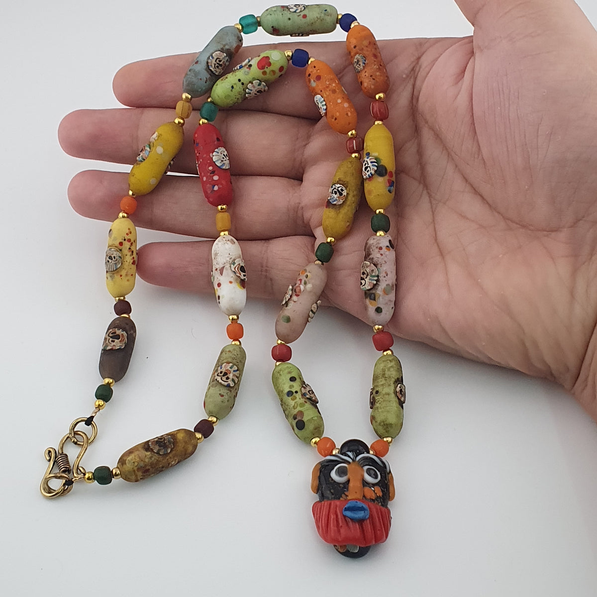 Collier ancien en perles de verre vénitien (26 pouces)