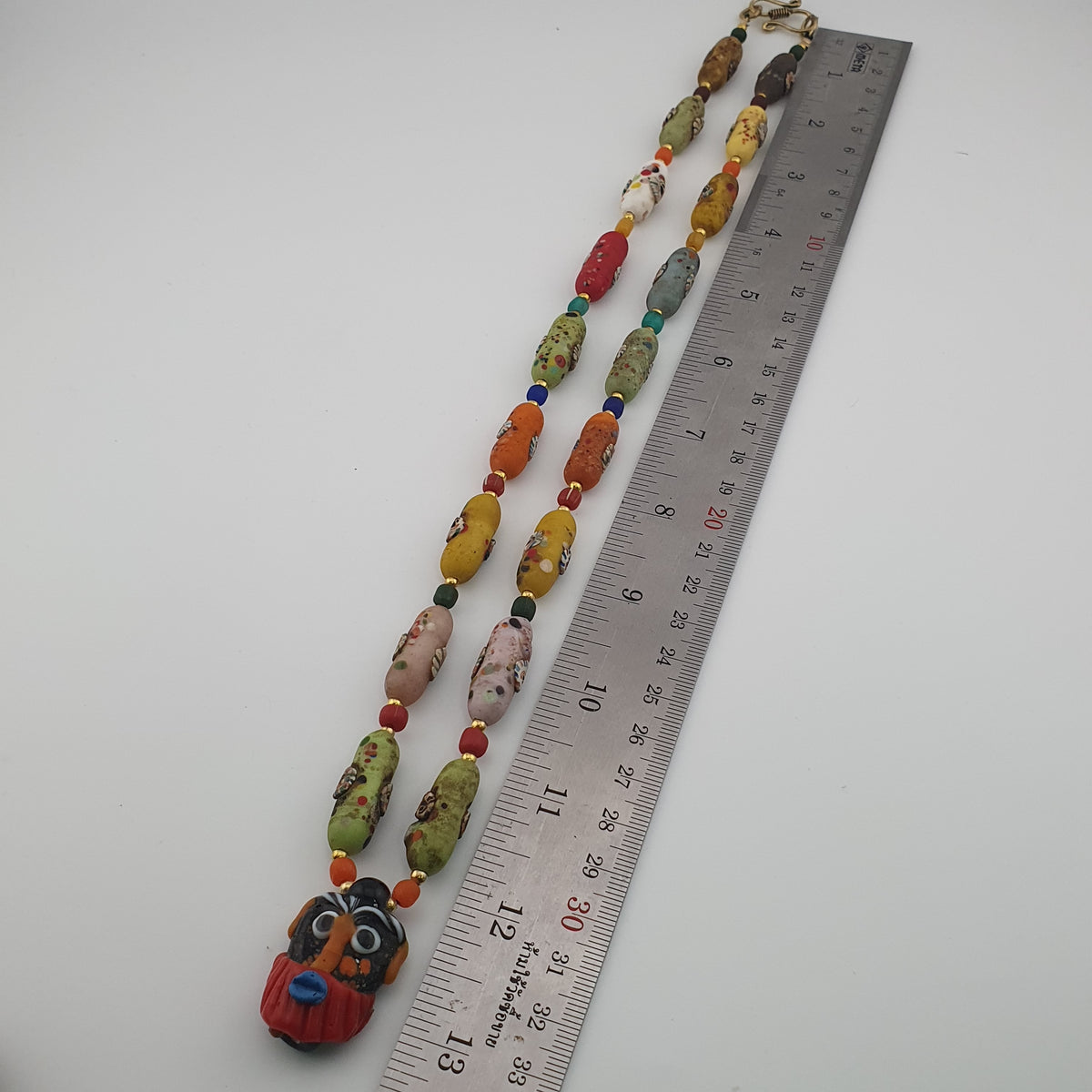 Collier ancien en perles de verre vénitien (26 pouces)