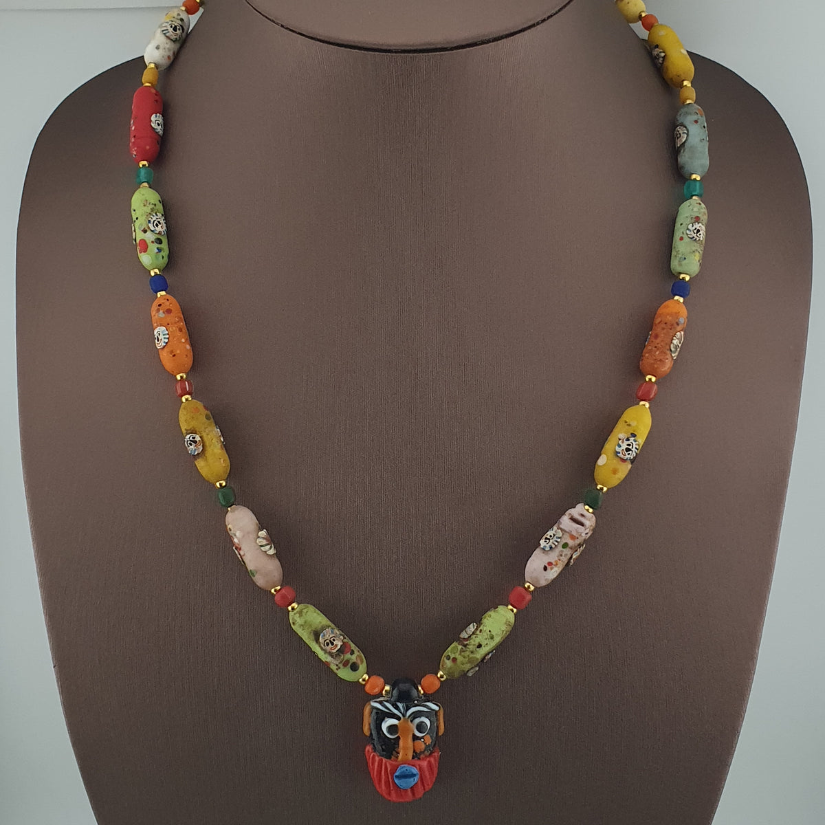 Collier ancien en perles de verre vénitien (26 pouces)