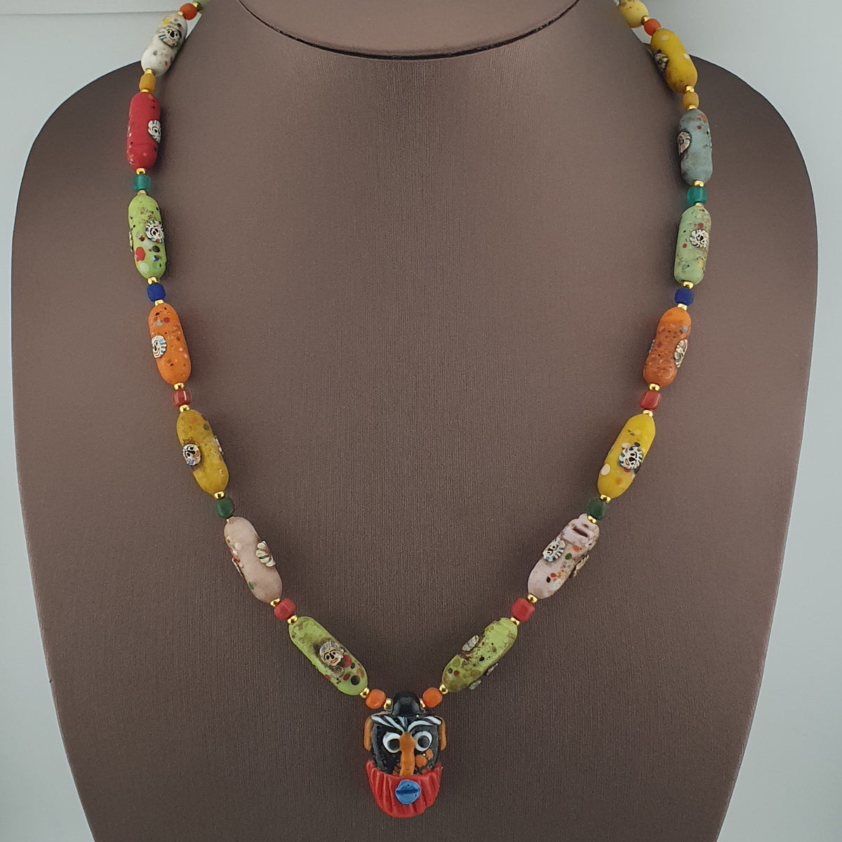 Collier ancien en perles de verre vénitien (26 pouces)