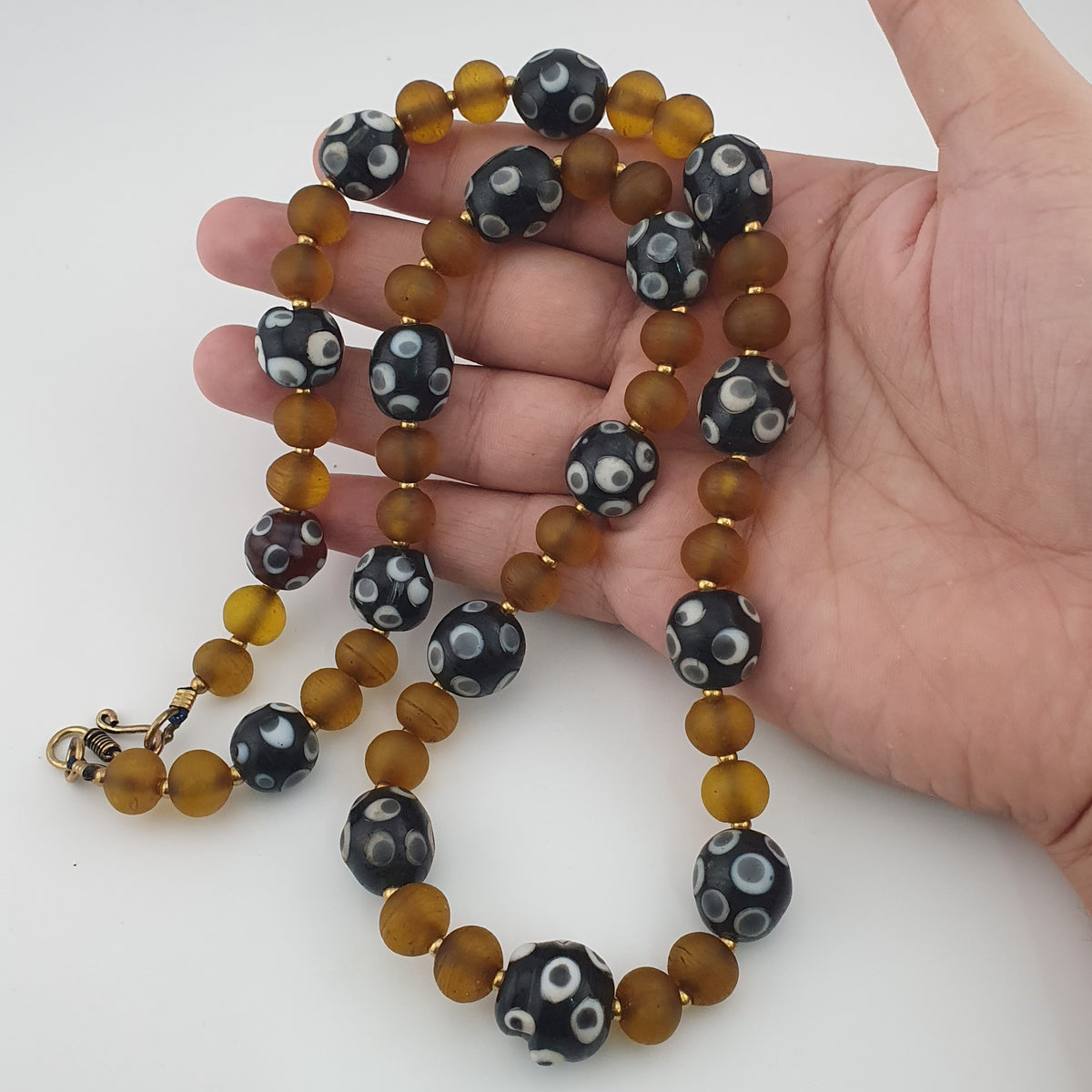Colliers avec yeux anciens de style vénitien africain et perles de verre africain jaunes et marron