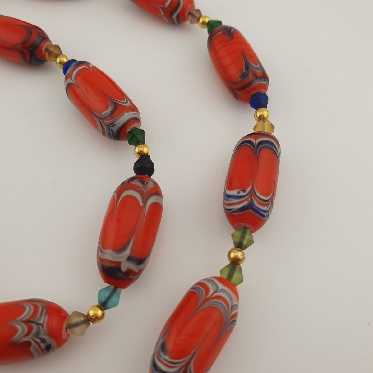 Collier de perles vénitiennes anciennes de couleur orange