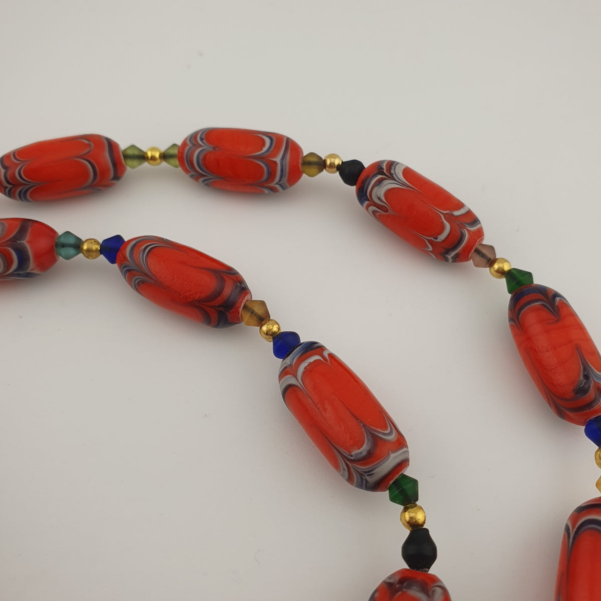 Collier de perles vénitiennes anciennes de couleur orange
