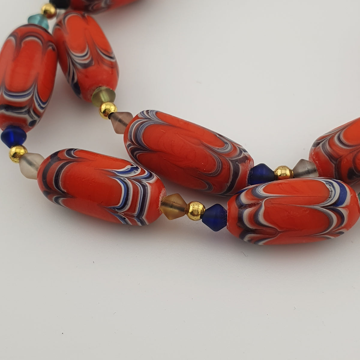 Collier de perles vénitiennes anciennes de couleur orange