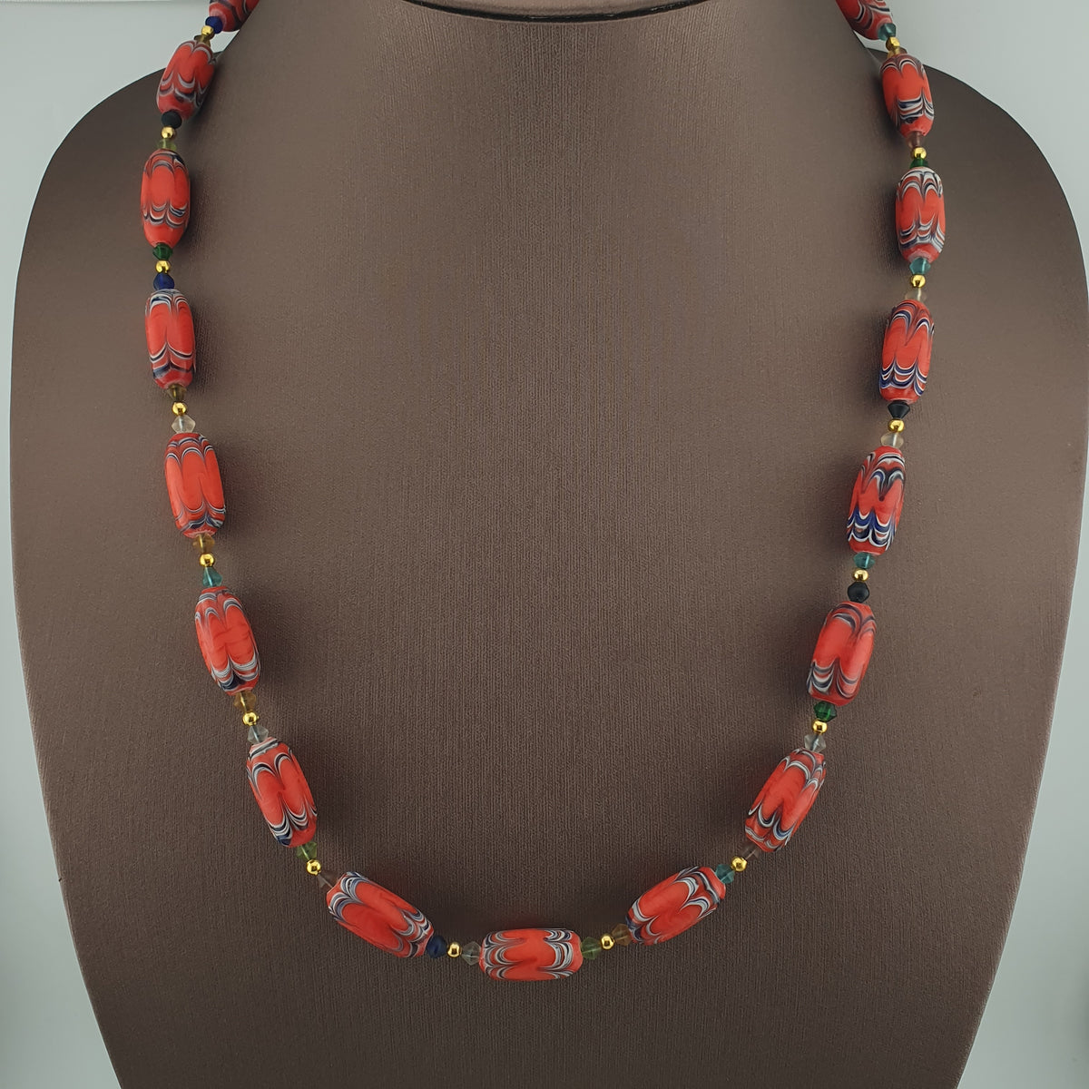 Collier de perles vénitiennes anciennes de couleur orange
