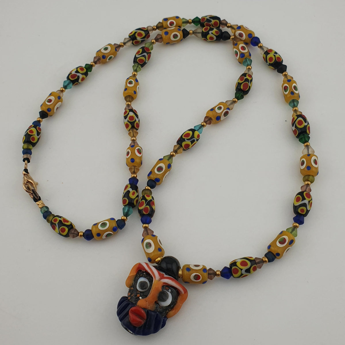 Collier de petites perles de verre vintage vénitiennes à pois et vieilli