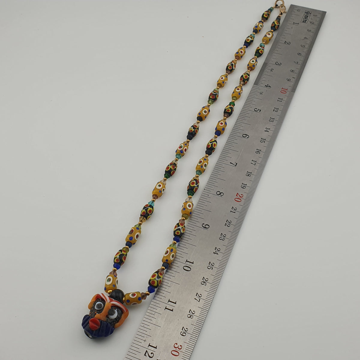 Collier de petites perles de verre vintage vénitiennes à pois et vieilli