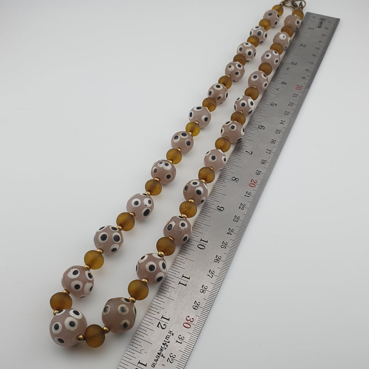 Collier de perles de verre antiques de style africain de Venise avec yeux et marron jaune