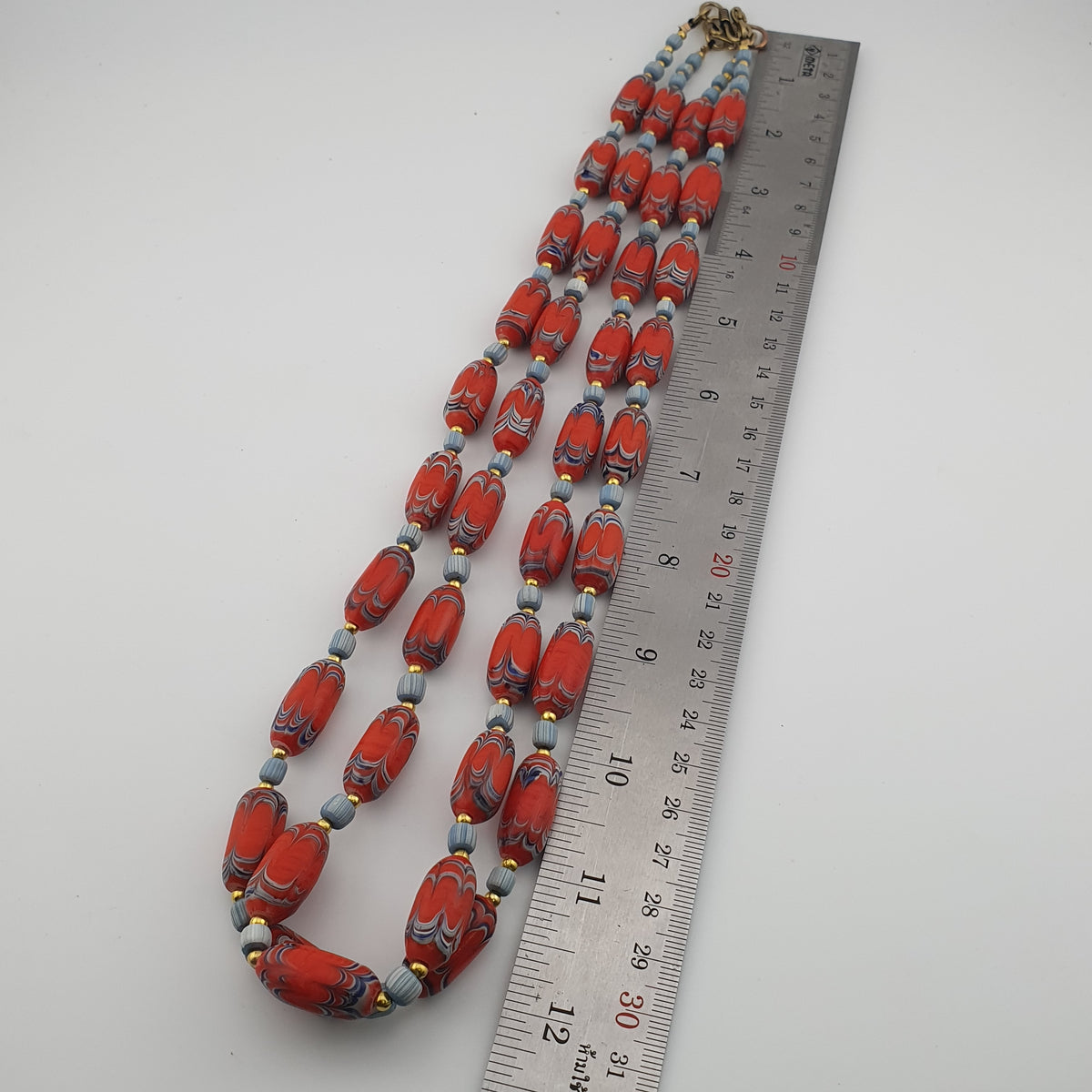 Collier en perles de verre antiques style vénitien et en perles de verre rayées bleu ciel