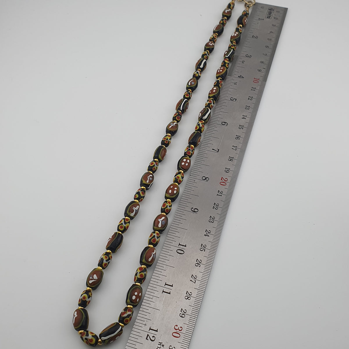 Collier de perles de verre antiques de style vénitien, petites fleurs et yeux