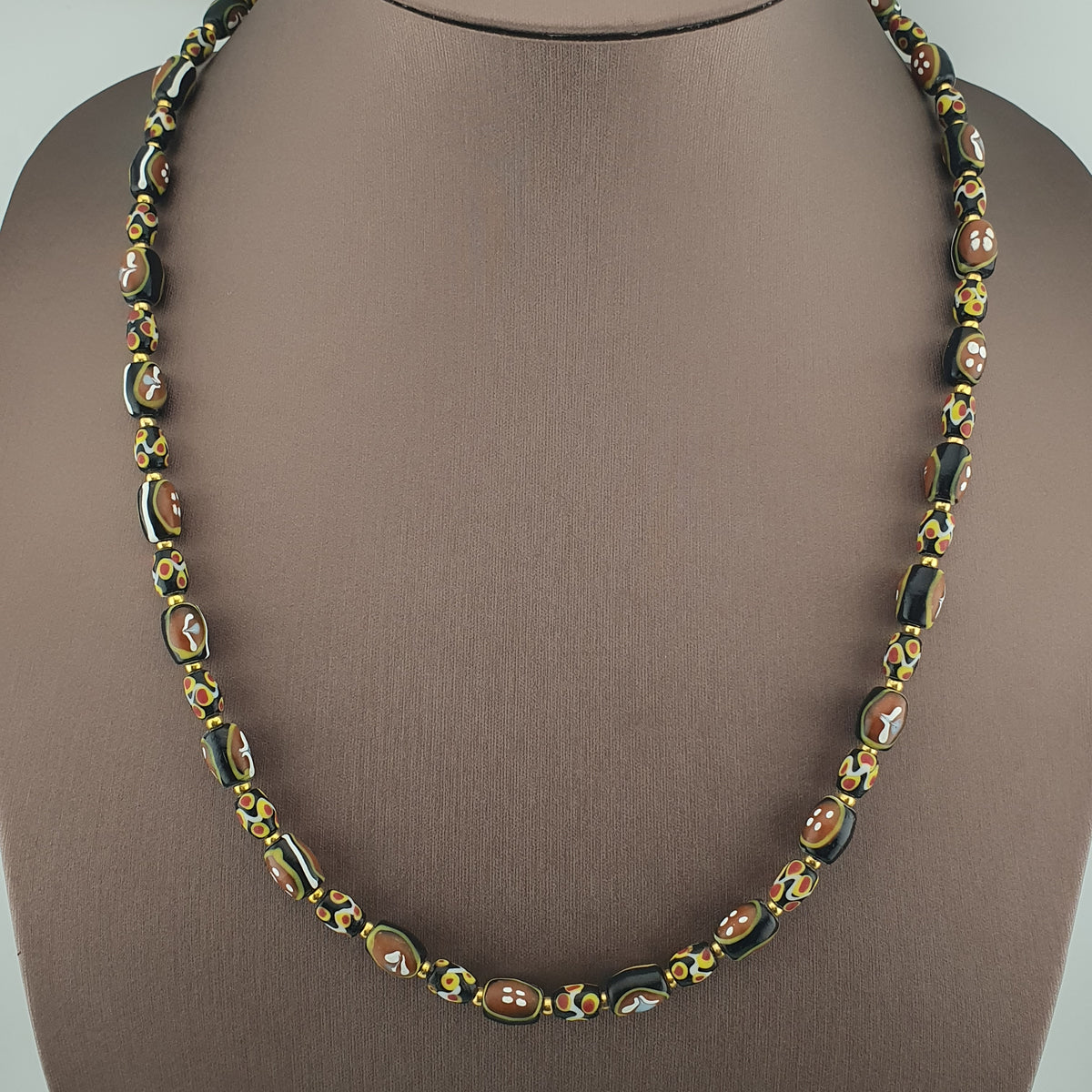 Collier de perles de verre antiques de style vénitien, petites fleurs et yeux