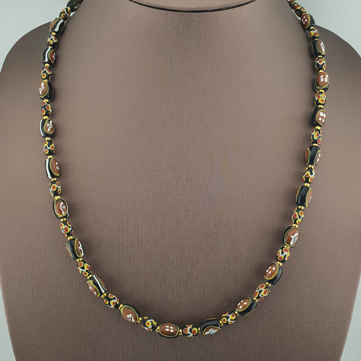 Collier de perles de verre antiques de style vénitien, petites fleurs et yeux