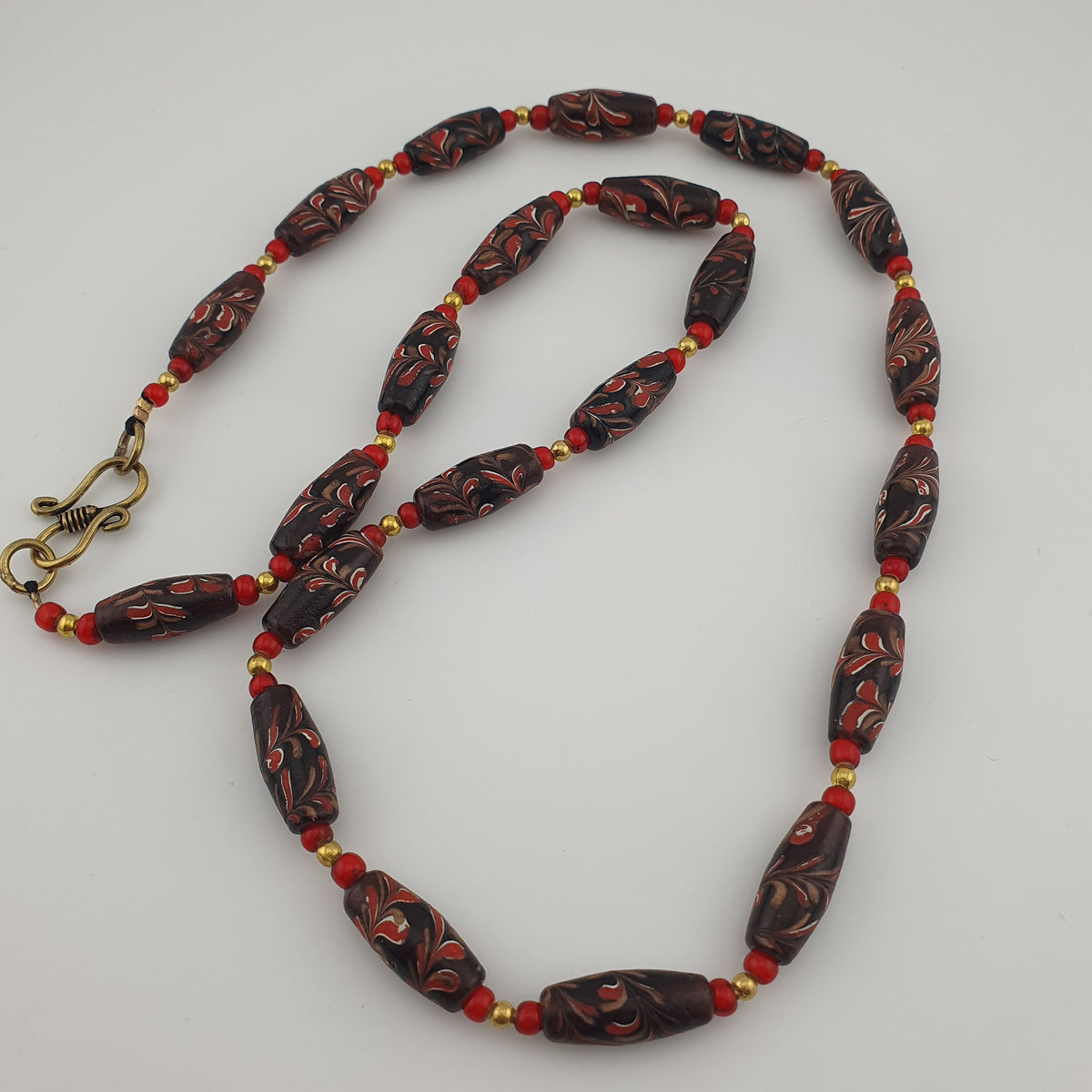 Collier de perles anciennes vénitiennes, petites fleurs et perles de verre vénitiennes Whiteheart