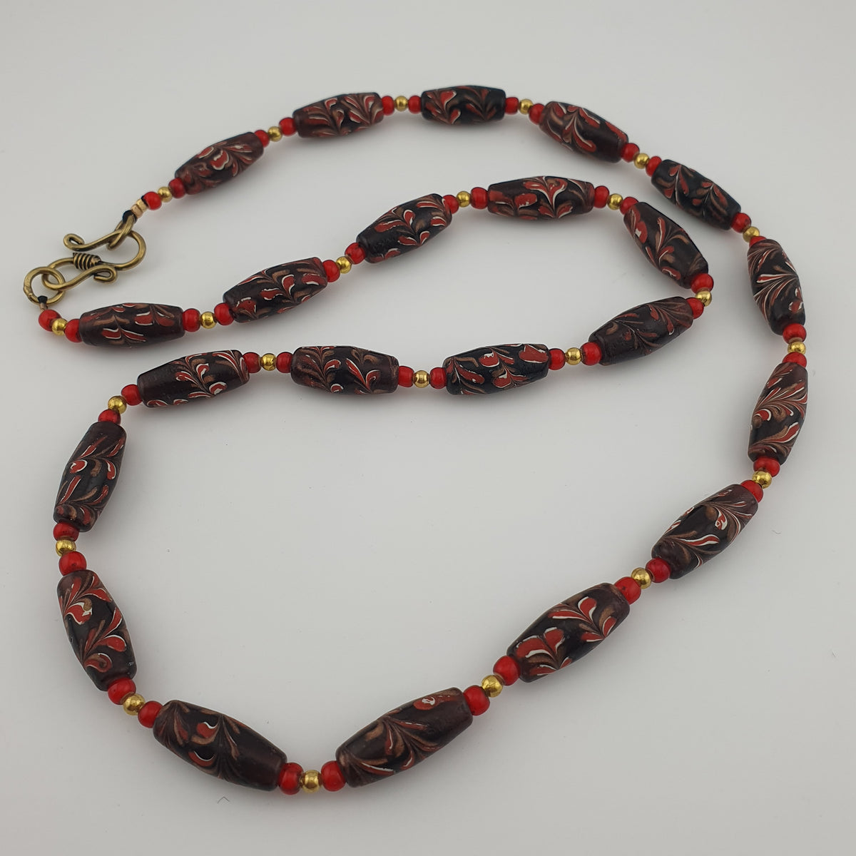 Collier de perles anciennes vénitiennes, petites fleurs et perles de verre vénitiennes Whiteheart